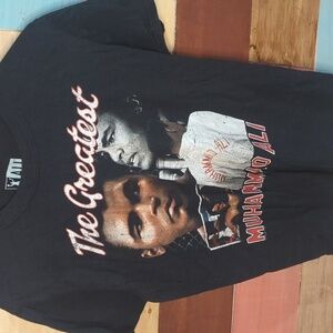 Medium. Muhammad Ali t-shirt
